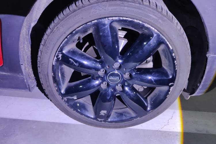 Used MINI Clubman 2016 Revised Version 1.5T COOPER Connoisseur Edition Right Front Wheel Hub