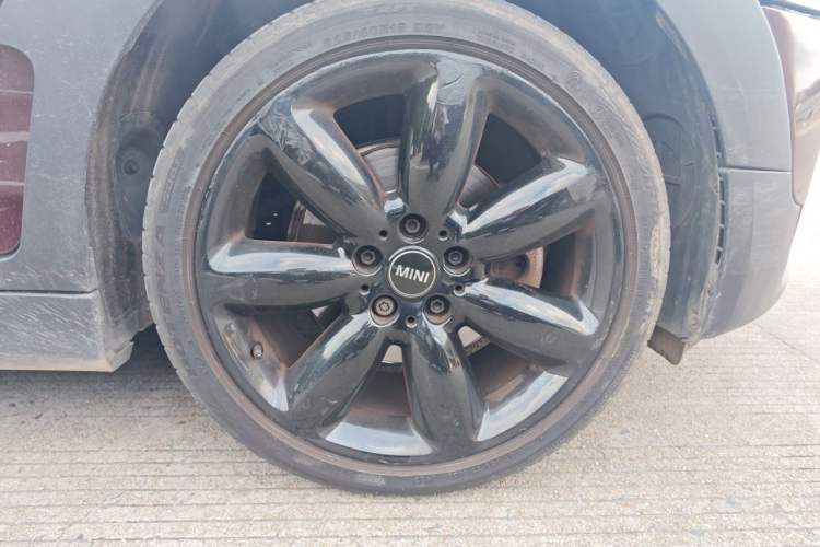 Used MINI Clubman 2016 Revised Version 1.5T COOPER Connoisseur Edition Right Front Wheel Hub