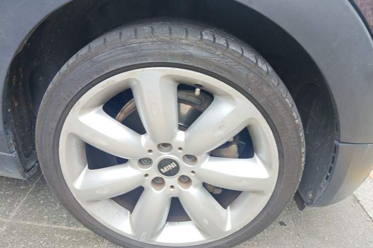Used MINI Clubman 2016 1.5T COOPER Connoisseur Edition Right Front Wheel Hub