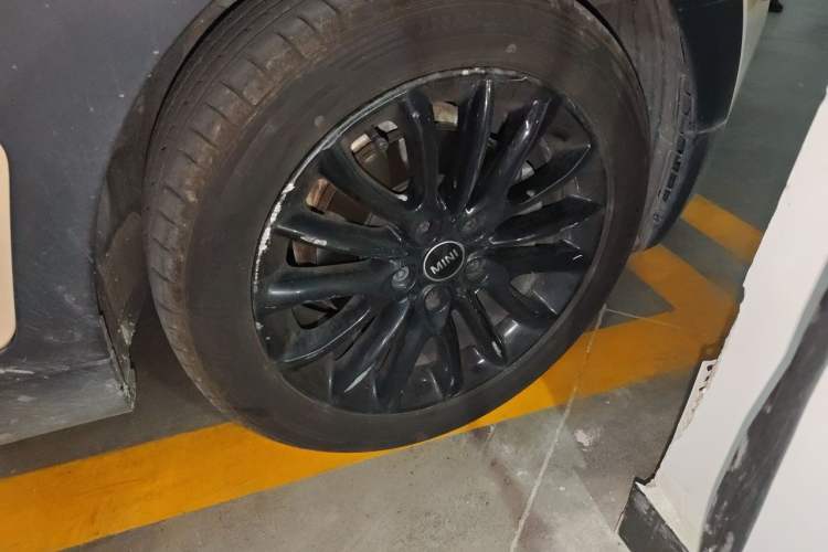 Used MINI Clubman 2016 Updated 1.5T COOPER Geek Edition Right Front Wheel Hub