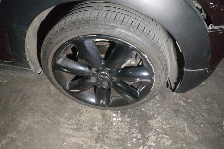 Used MINI Clubman 2016 Revised Version 1.5T COOPER Connoisseur Edition Right Front Wheel Hub