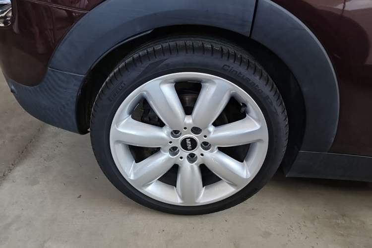Used MINI Clubman 2016 Revised Version 1.5T COOPER Connoisseur Edition Right Rear Wheel Hub