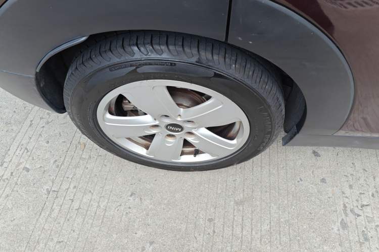 Used MINI Clubman 2016 1.5T ONE Internet Limited Edition Right Rear Wheel Hub