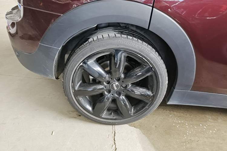 Used MINI Clubman 2016 Revised Version 1.5T COOPER Connoisseur Edition Right Rear Wheel Hub