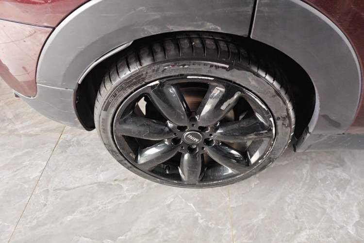 Used MINI Clubman 2016 Revised Version 1.5T COOPER Connoisseur Edition Right Rear Wheel Hub