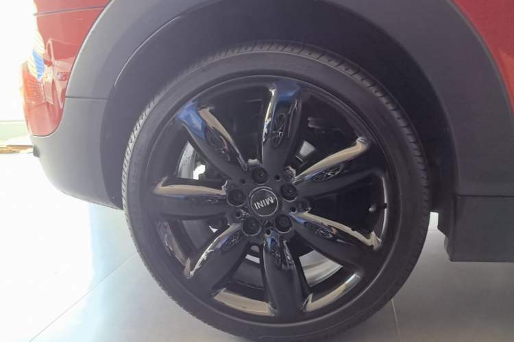 Used MINI Clubman 2016 Revised Version 1.5T COOPER Connoisseur Edition Right Rear Wheel Hub