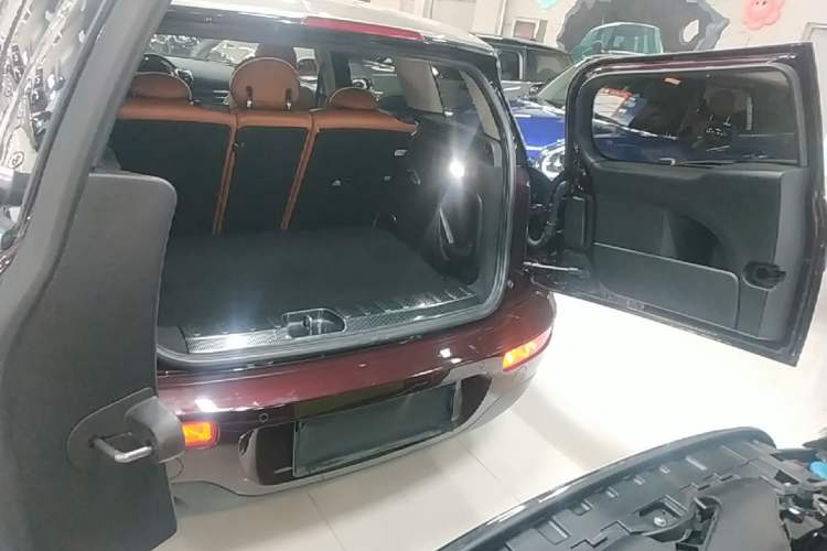 Used MINI Clubman 2016 1.5T COOPER Connoisseur Edition Trunk