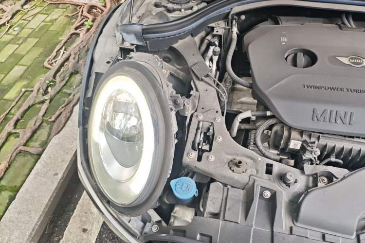 Used MINI Clubman 2016 Revised Version 1.5T COOPER Connoisseur Edition Engine Bay Right