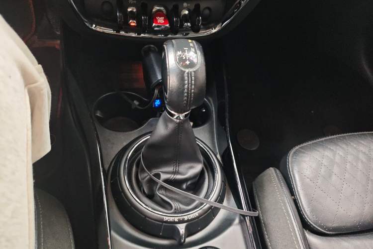 Used MINI Clubman 2016 Revised Version 1.5T COOPER Connoisseur Edition Gear Lever