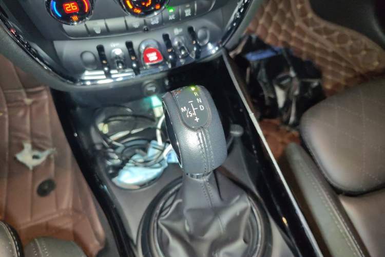 Used MINI Clubman 2016 Revised Version 1.5T COOPER Connoisseur Edition Gear Lever
