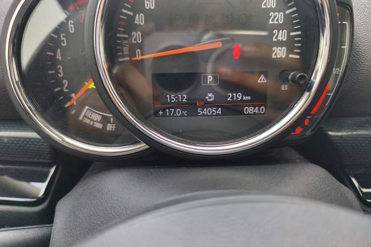 Used MINI Clubman 2016 1.5T ONE Internet Limited Edition Odometer Close Up