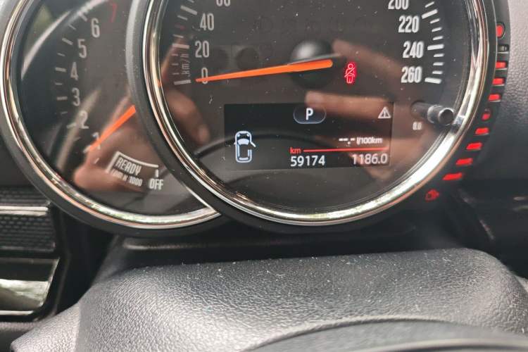 Used MINI Clubman 2016 Revised Version 1.5T COOPER Connoisseur Edition Odometer Close Up