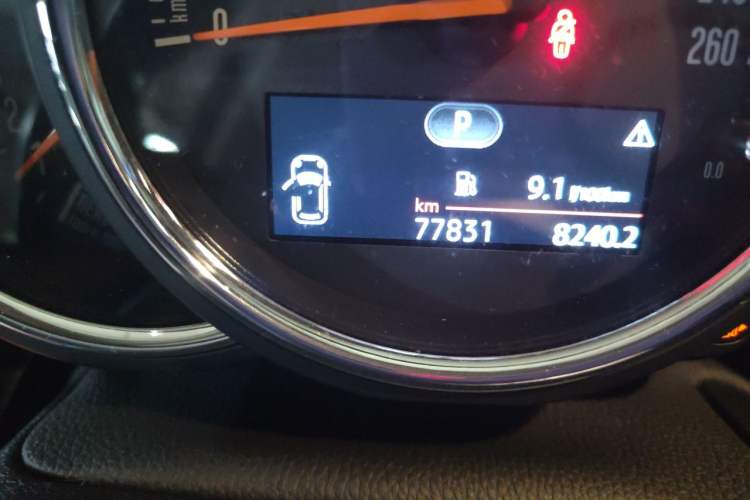 Used MINI Clubman 2016 Revised Version 1.5T COOPER Connoisseur Edition Odometer Close Up