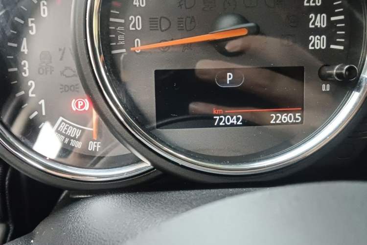 Used MINI Clubman 2016 1.5T COOPER Odometer Close Up