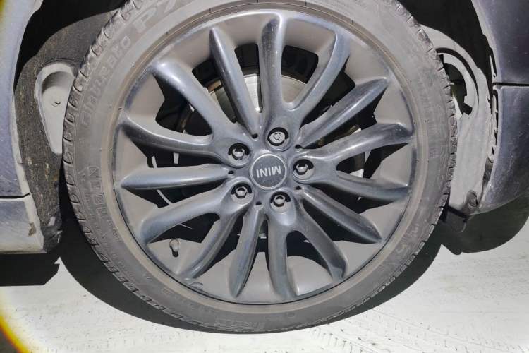 Used MINI Clubman 2016 Revised 1.5T COOPER Right Front Wheel Hub