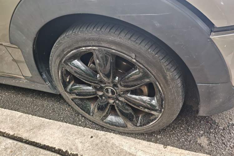 Used MINI Clubman 2016 Revised Version 1.5T COOPER Connoisseur Edition Right Front Wheel Hub