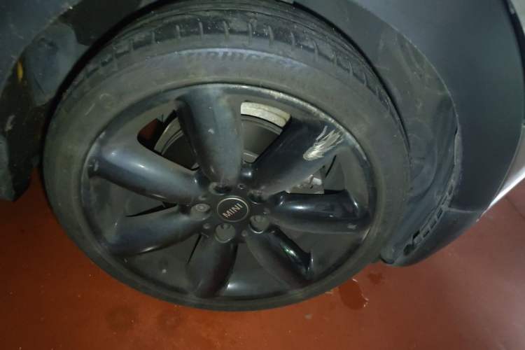 Used MINI Clubman 2016 Revised Version 1.5T COOPER Connoisseur Edition Right Front Wheel Hub