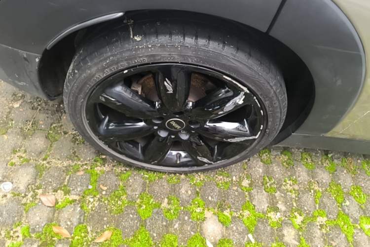 Used MINI Clubman 2016 Revised Version 1.5T COOPER Connoisseur Edition Right Rear Wheel Hub