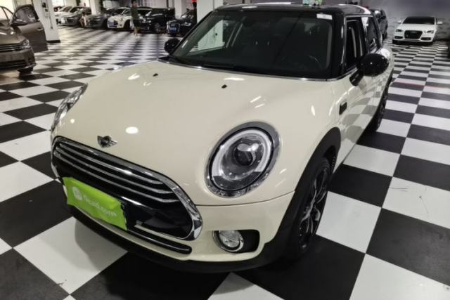 Ojetý MINI Clubman 2016 Revised Version 1.5T COOPER Connoisseur Edition