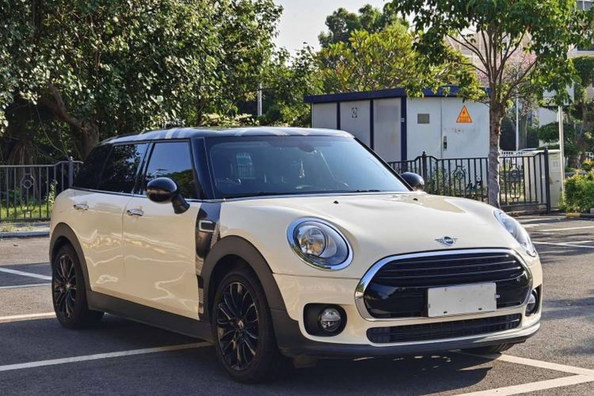 Used MINI Clubman 2016 1.5T ONE Internet Limited Edition Exterior 2
