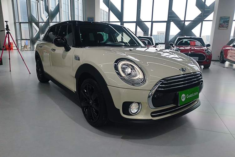 Used MINI Clubman 2016 Revised Version 1.5T COOPER Connoisseur Edition Front Right 45 Deg
