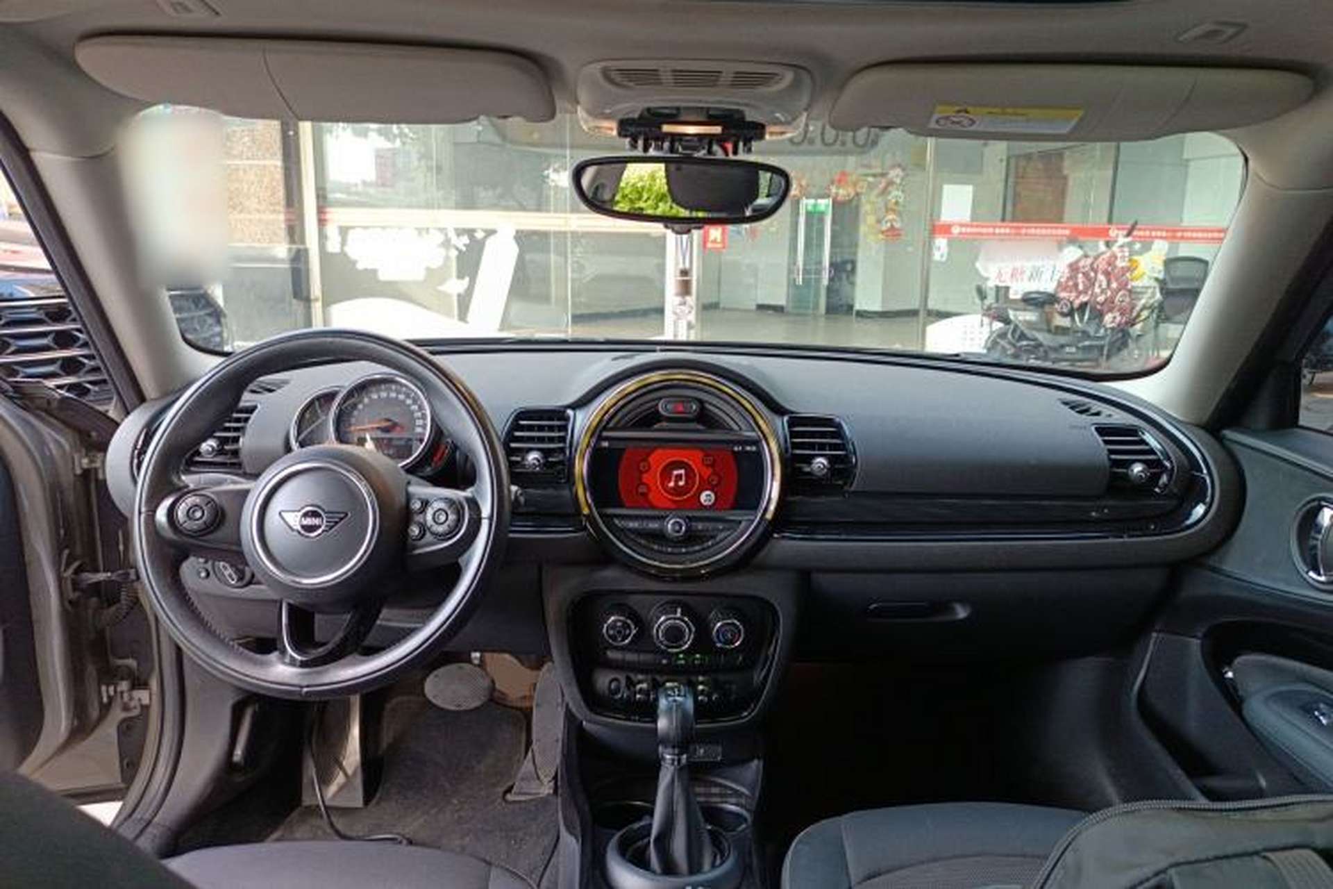 Used MINI Clubman 2016 1.5T ONE Internet Limited Edition Interior 2