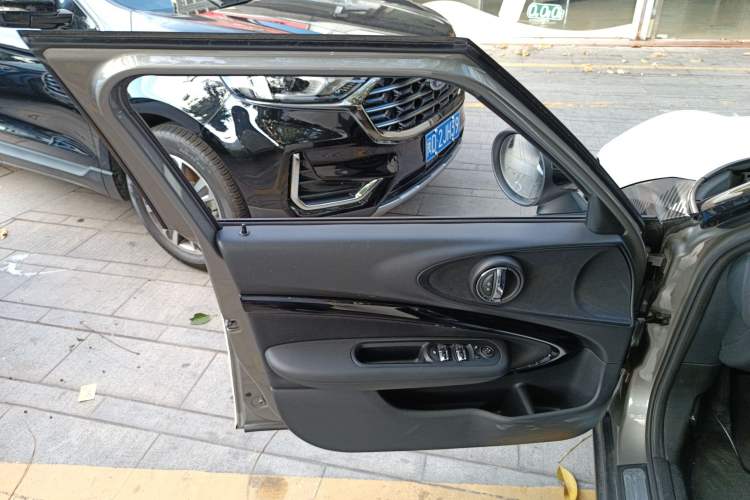 Used MINI Clubman 2016 1.5T ONE Internet Limited Edition Interior 7