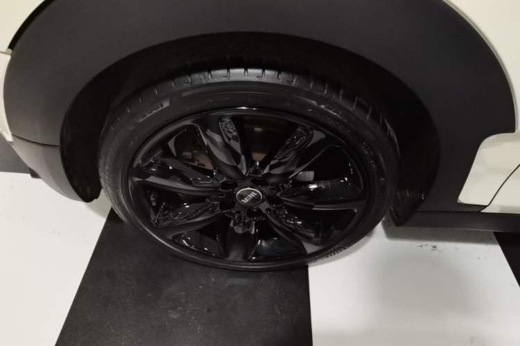 Used MINI Clubman 2016 Revised Version 1.5T COOPER Connoisseur Edition Left Front Wheel Hub