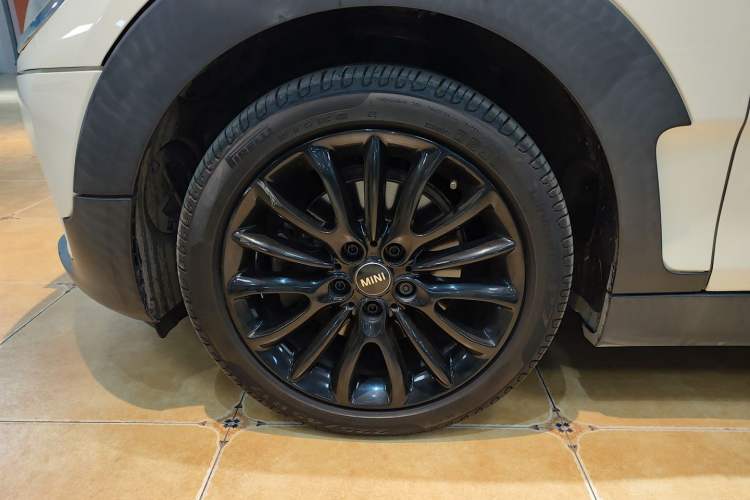 Used MINI Clubman 2016 Revised 1.5T COOPER Left Front Wheel Hub