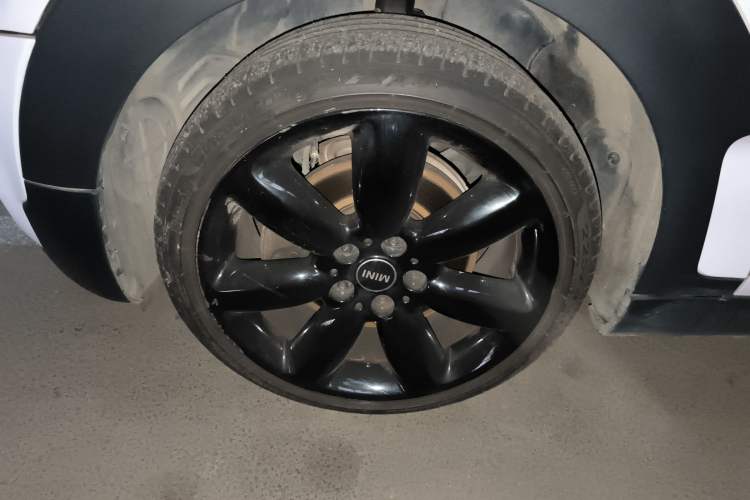 Used MINI Clubman 2016 2.0T COOPER S Left Front Wheel Hub