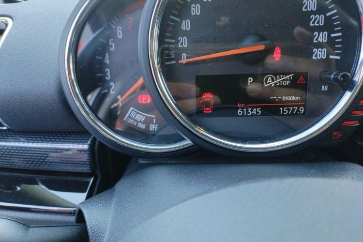 Used MINI Clubman 2016 Revised Version 1.5T COOPER Connoisseur Edition Odometer Close Up