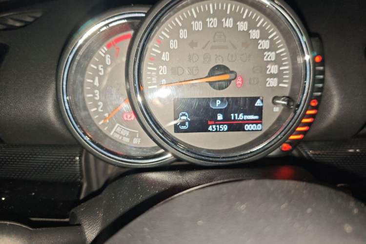 Used MINI Clubman 2016 Revised 1.5T COOPER Odometer Close Up
