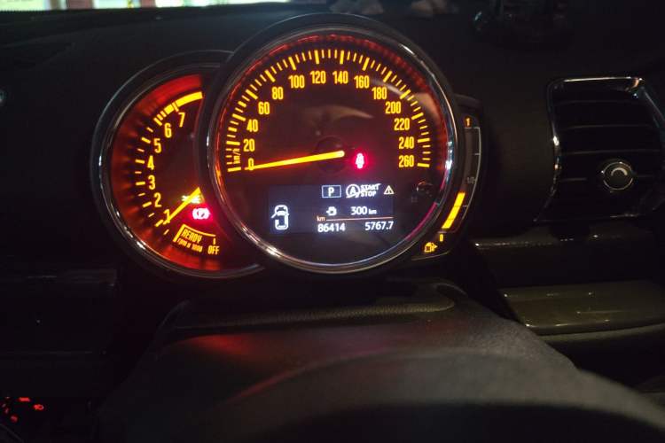 Used MINI Clubman 2016 Revised Version 1.5T COOPER Connoisseur Edition Odometer Close Up