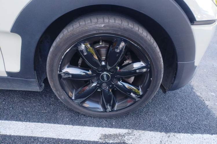 Used MINI Clubman 2016 Revised Version 1.5T COOPER Connoisseur Edition Right Front Wheel Hub