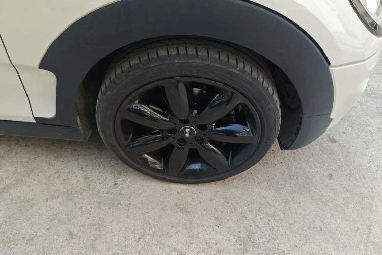 Used MINI Clubman 2016 Revised Version 2.0T COOPER S Connoisseur Edition Right Front Wheel Hub