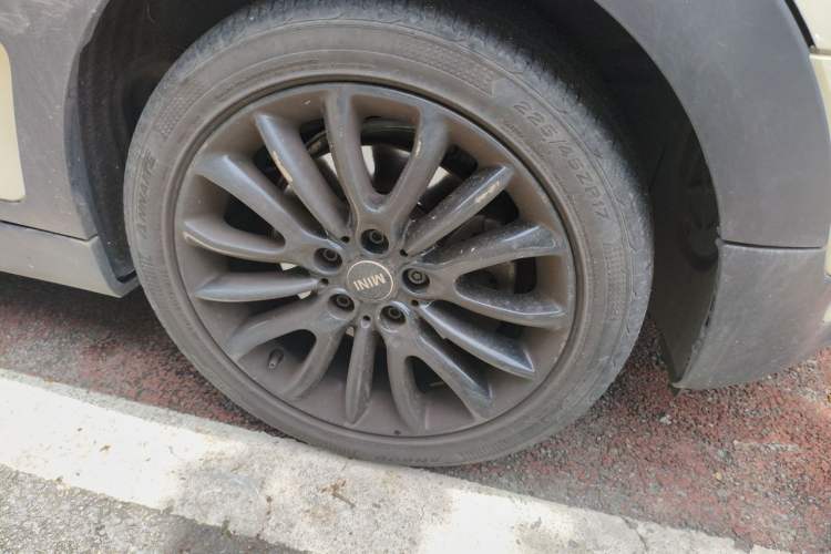 Used MINI Clubman 2016 Revised 1.5T COOPER Right Front Wheel Hub