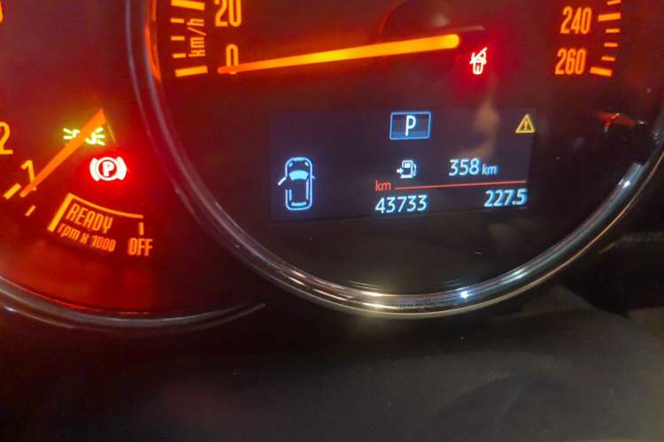 Used MINI Clubman 2017 2.0T COOPER S for Car Enthusiasts Odometer Close Up