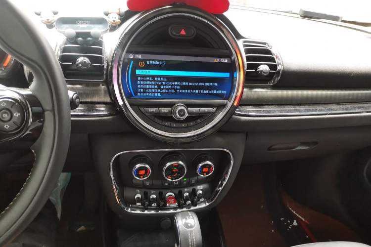 Used MINI Clubman 2018 2.0T COOPER S Classic Edition Audio And AC Panel