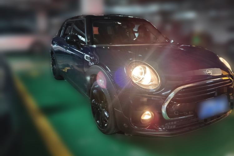 Used MINI Clubman 2018 1.5T COOPER Artist Front Right 45 Deg