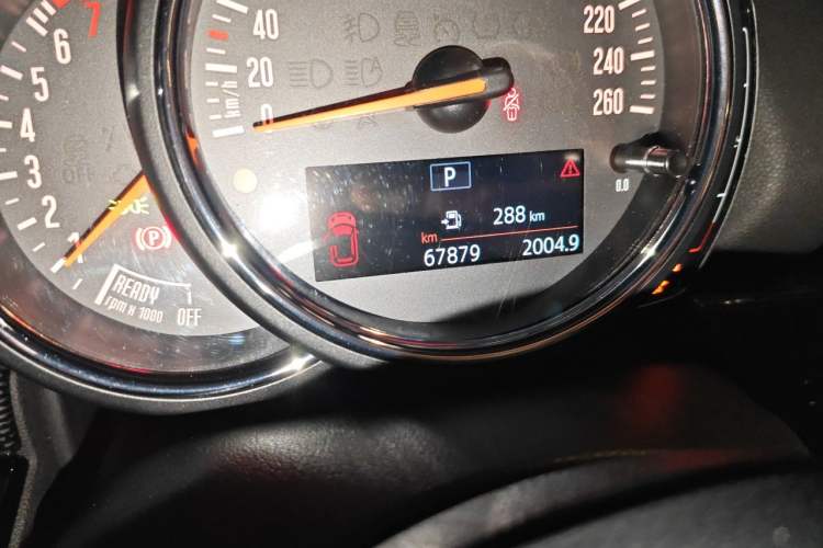 Used MINI Clubman 2018 1.5T COOPER Artist Odometer Close Up