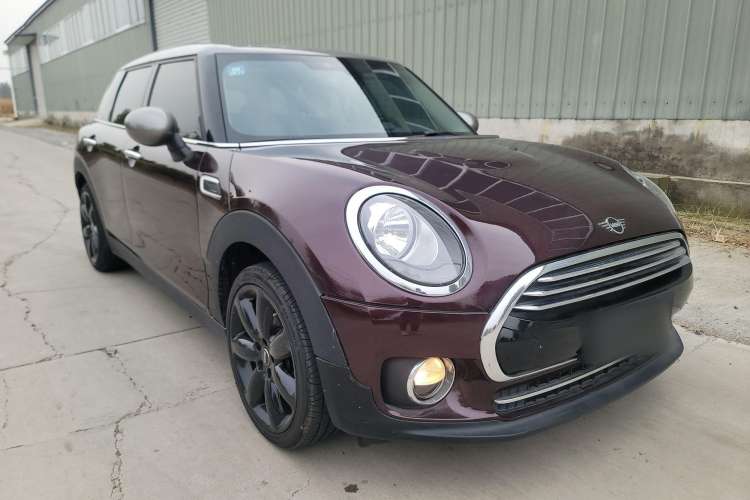 Used MINI Clubman 2018 1.5T COOPER Artist Front Right 45 Deg