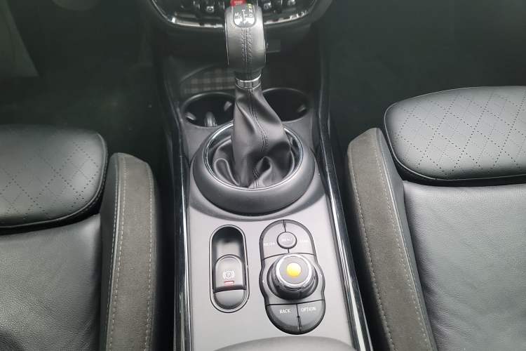 Used MINI Clubman 2018 1.5T COOPER Artist Gear Lever