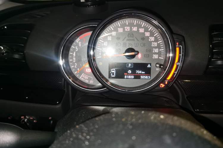 Used MINI Clubman 2018 1.5T COOPER Artist Odometer Close Up
