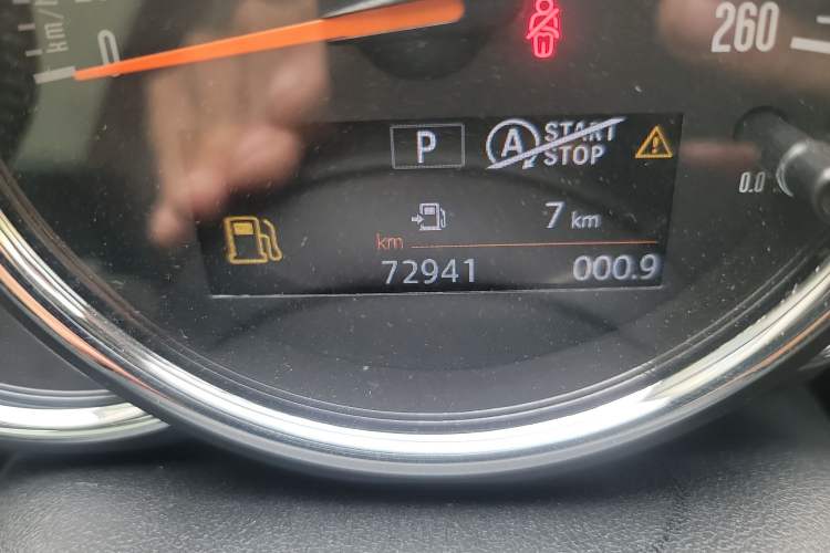 Used MINI Clubman 2018 1.5T COOPER Artist Odometer Close Up