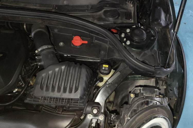 Used MINI Clubman 2018 2.0T COOPER S Racing Driver Engine Bay Left