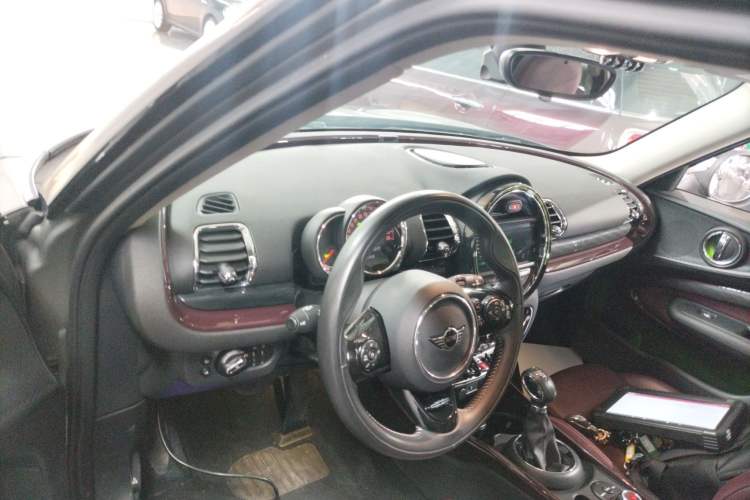 Used MINI Clubman 2018 1.5T COOPER Artist Center Console