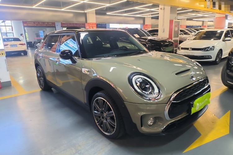 Used MINI Clubman 2018 2.0T COOPER S Artist Front Right 45 Deg