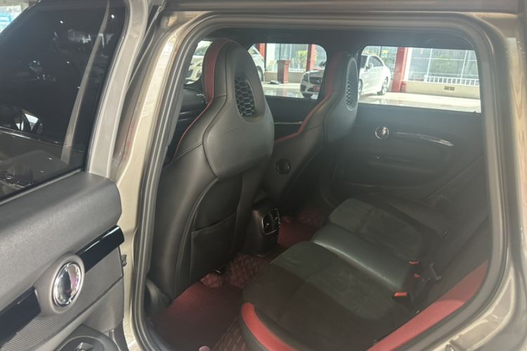 Used MINI Clubman 2018 1.5T COOPER Racing Driver Interior 3