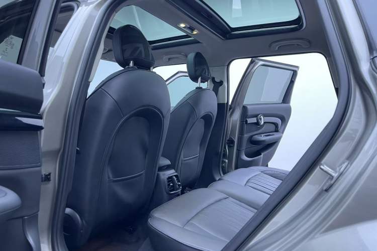 Used MINI Clubman 2018 2.0T COOPER S Artist Interior 3