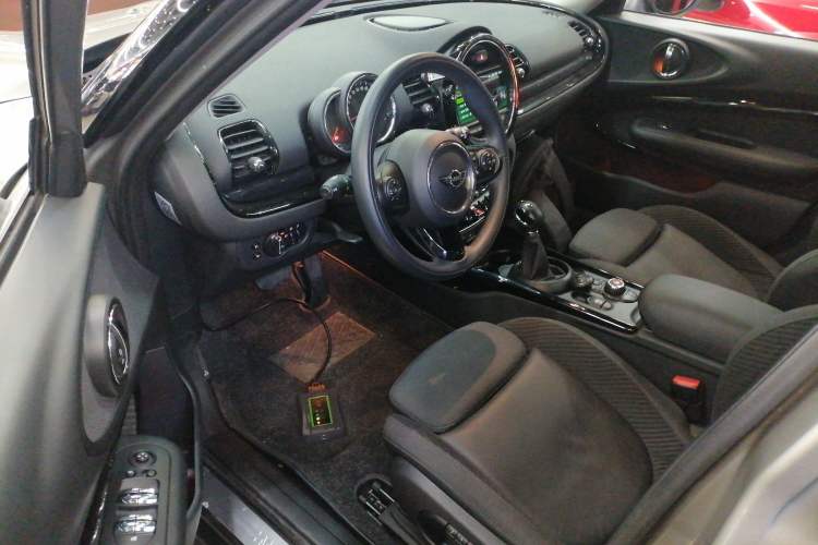 Used MINI Clubman 2018 1.5T COOPER Classic Edition Interior 3